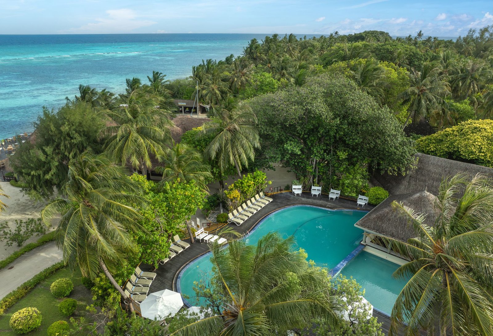 Adaaran Select Hudhuran Fushi swimming pool